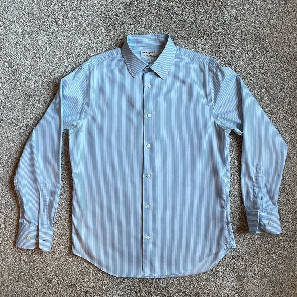 Banana Republic - Classic Fit Dress Shirt - Men’s S (14-14.5)